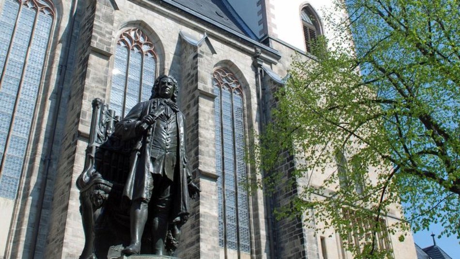 Foto: Bachdenkmal vor der Thomaskirche Leipzig Foto: Bachdenkmal vor der Thomaskirche Leipzig