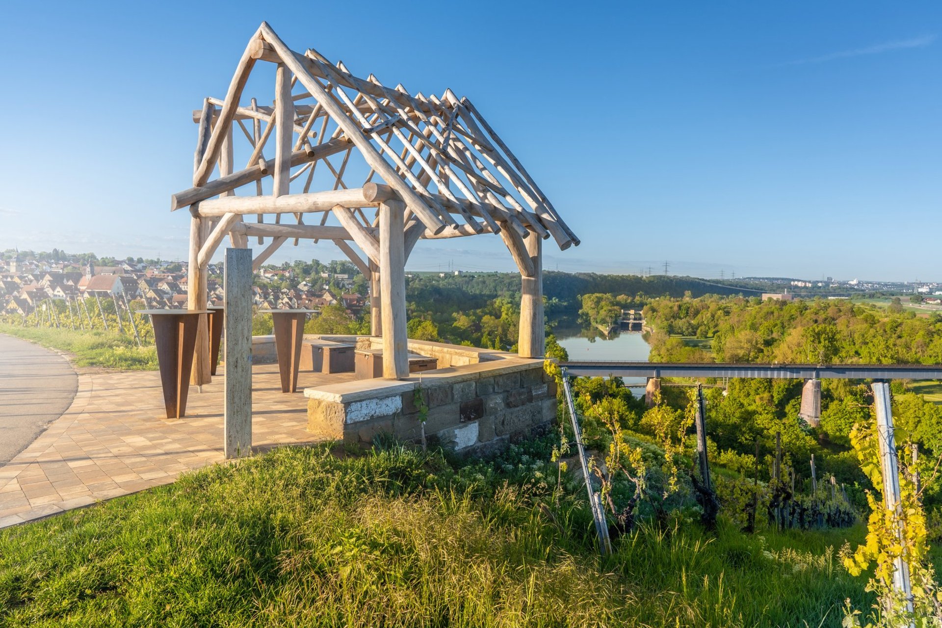 Foto: Aussichtsplattform am Wein-Lese-Weg Foto: Aussichtsplattform am Wein-Lese-Weg