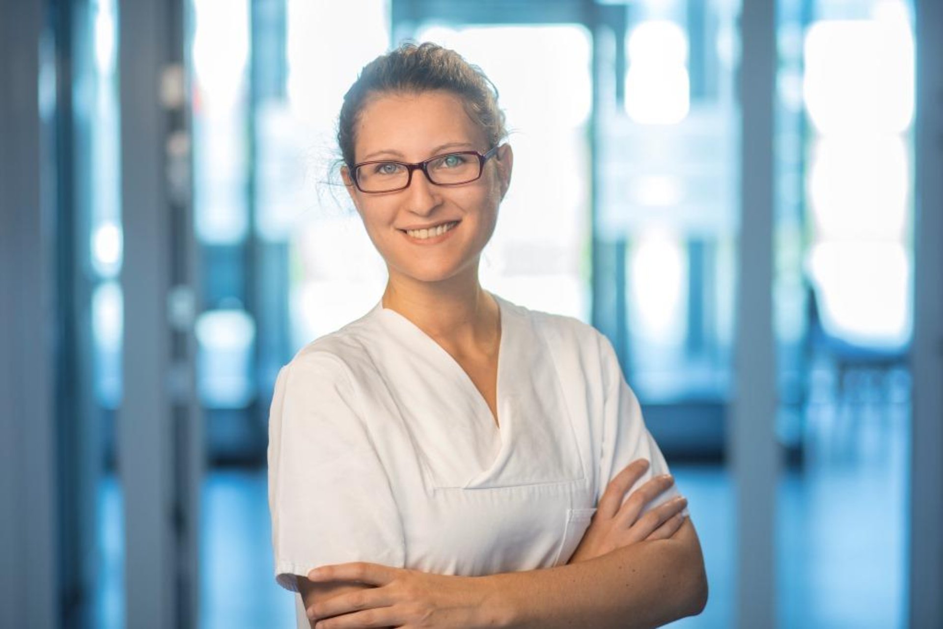 Motiv: stolze Mitarbeiterin Motiv: stolze Mitarbeiterin